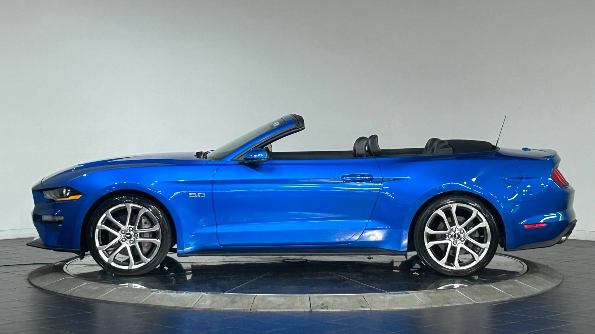 Used 2019 Ford Mustang GT Premium RWD image 15