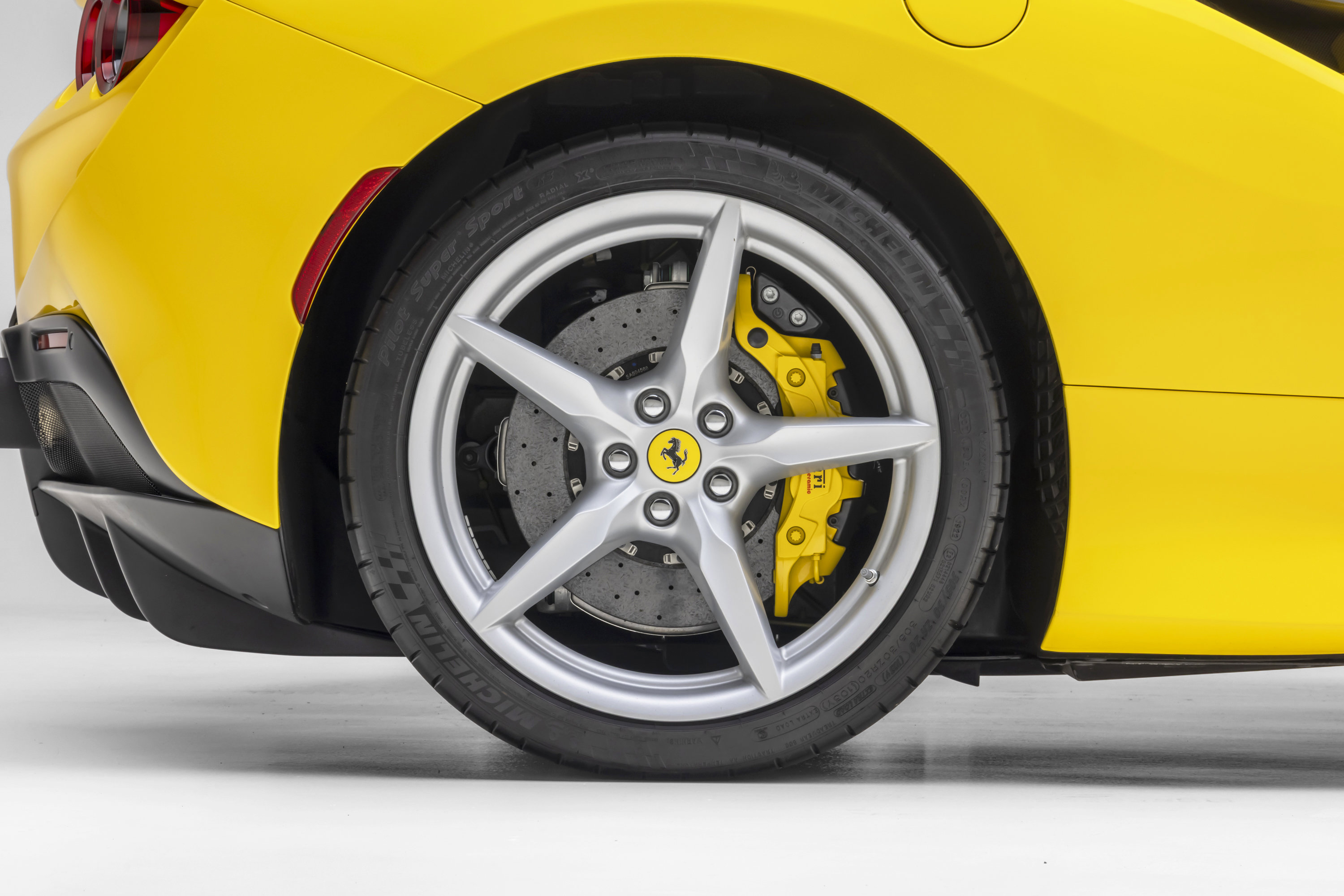 Certified 2022 Ferrari F8 Tributo RWD image 17