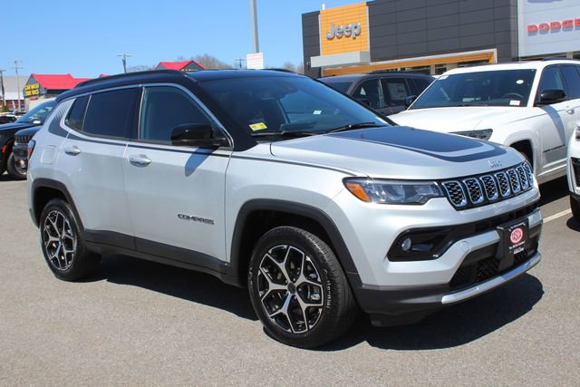 Used 2025 Jeep Compass Limited w/ Mopar Graphics Package