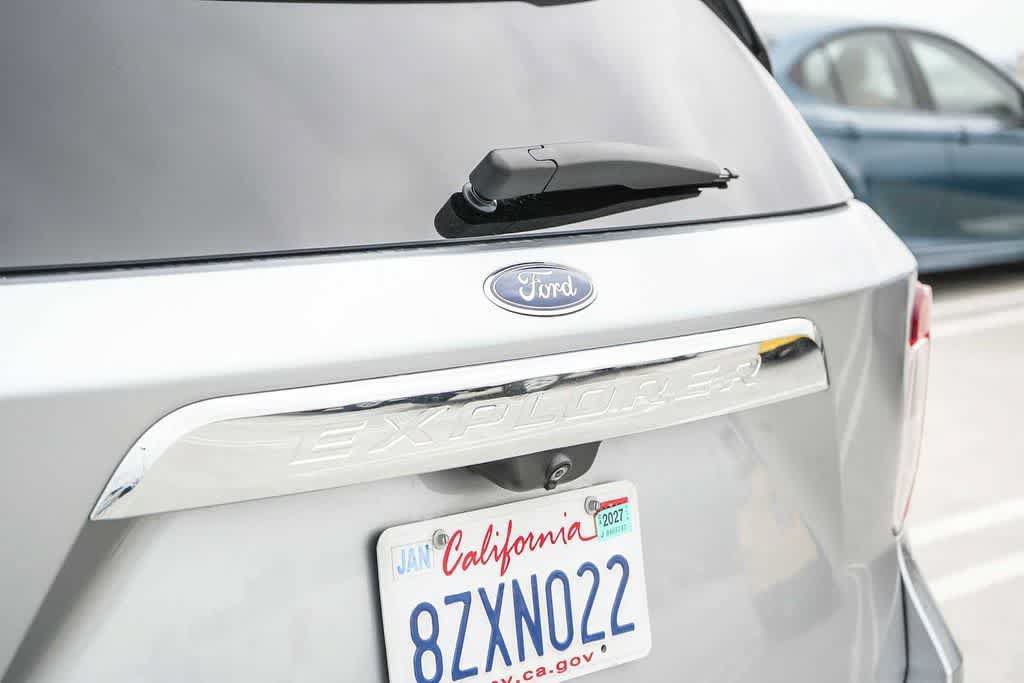 Used 2022 Ford Explorer XLT w/ Equipment Group 202A RWD image 9