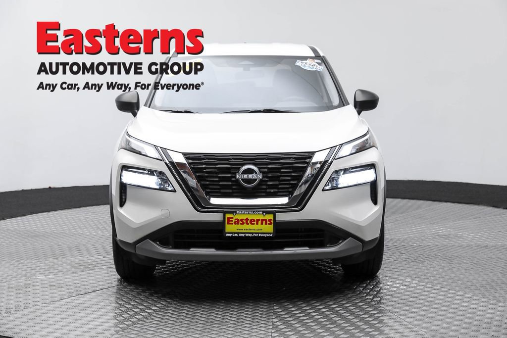 Used 2022 Nissan Rogue S image 2