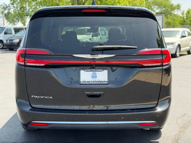 Used 2023 Chrysler Pacifica Touring-L FWD image 6