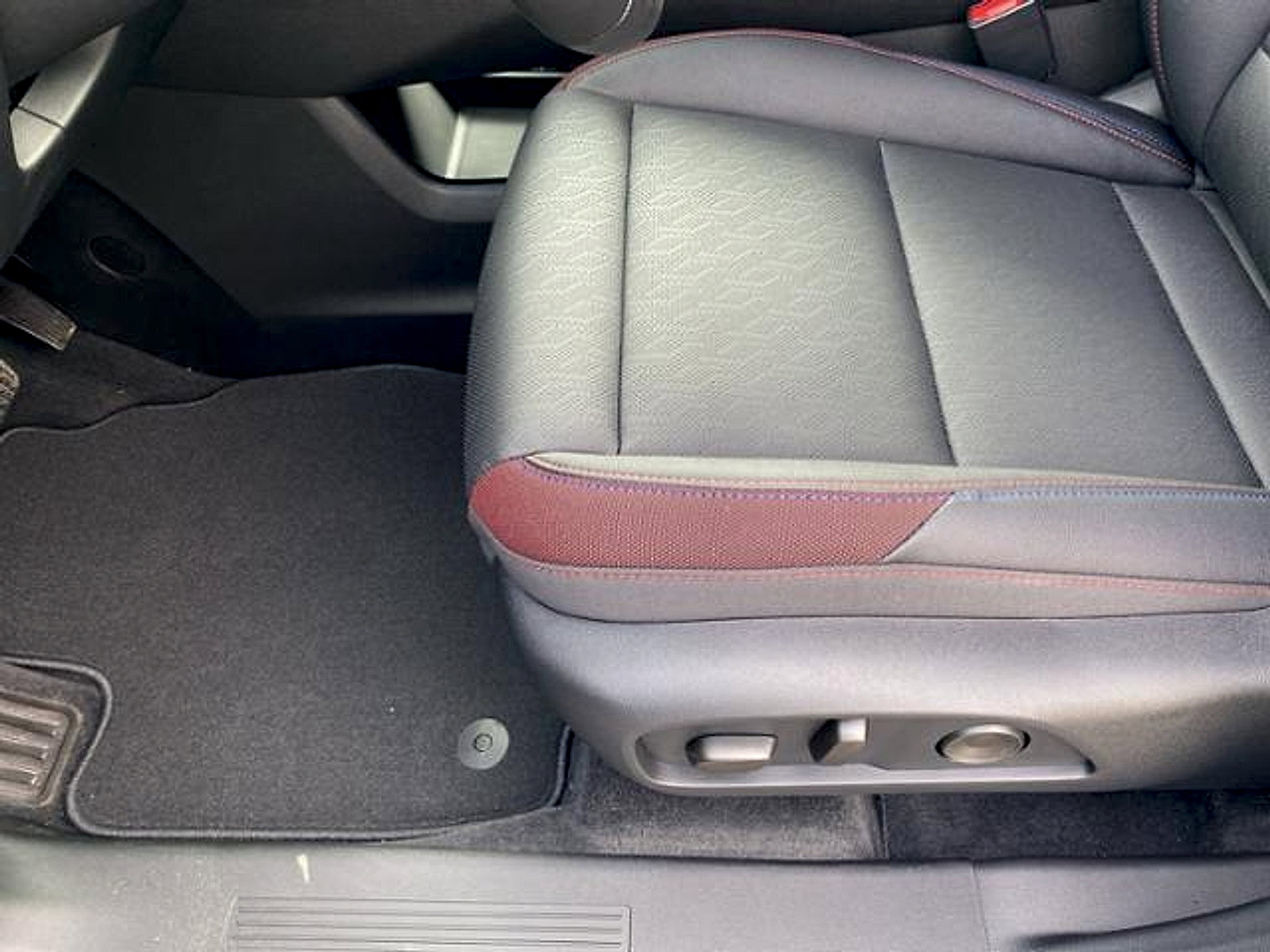 New 2026 Chevrolet Equinox RS w/ Safety and Technology Package FWD image 26