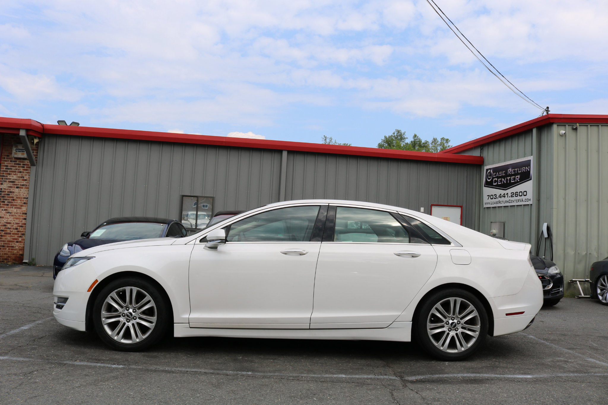 Used 2016 Lincoln MKZ image 3