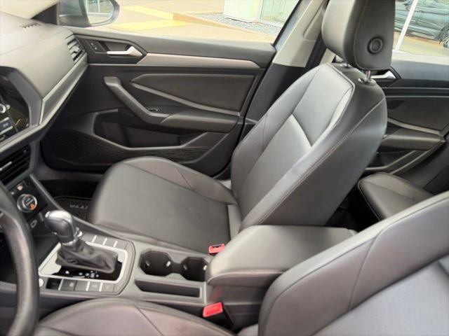 Used 2019 Volkswagen Jetta SE w/ Cold Weather Package FWD image 13