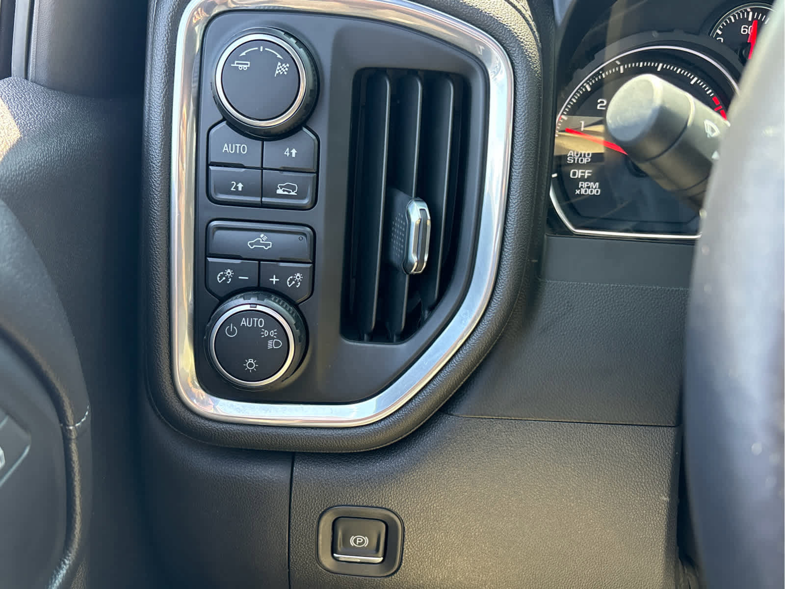 Certified 2019 Chevrolet Silverado 1500 LT w/ All-Star Edition AWD/4WD image 18