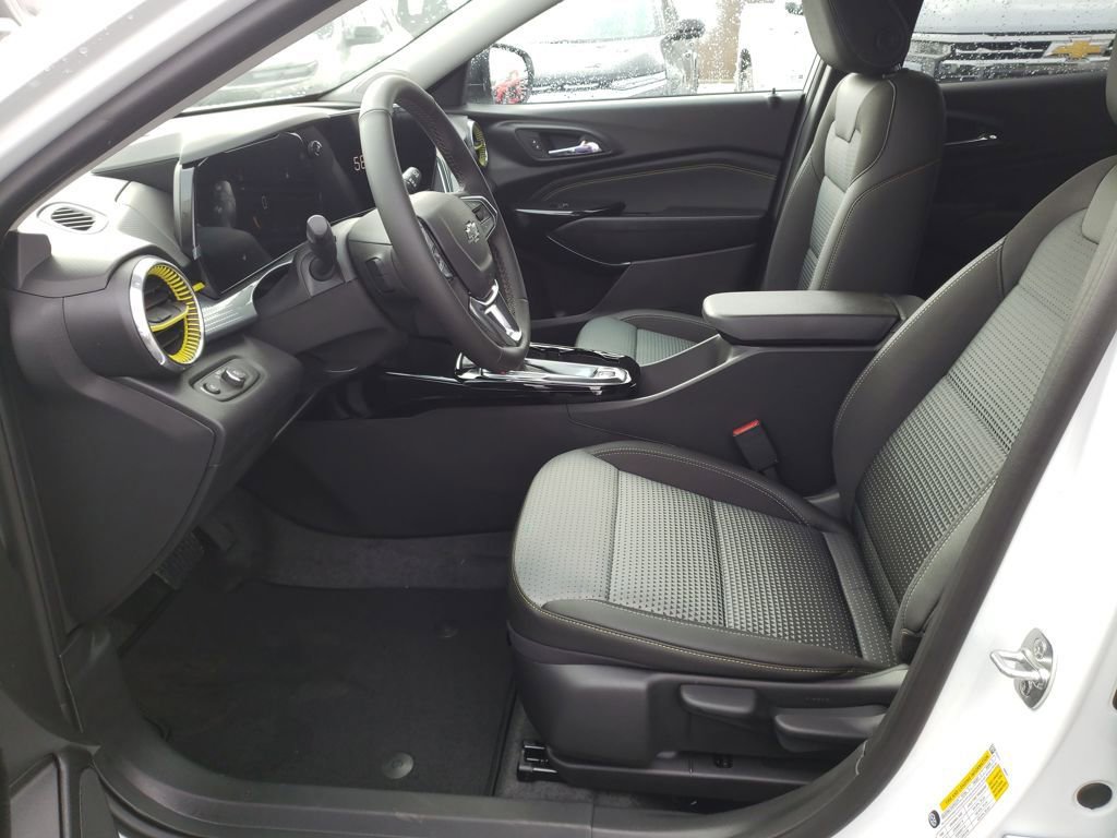 New 2026 Chevrolet Trax LT w/ Driver Confidence Package image 9