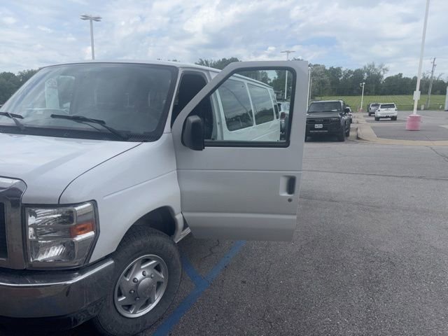 Used 2010 Ford E-350 and Econoline 350 XLT RWD image 6