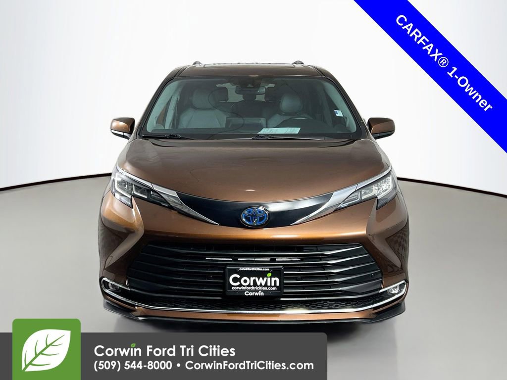 Used 2023 Toyota Sienna XLE w/ XLE Plus Package image 4