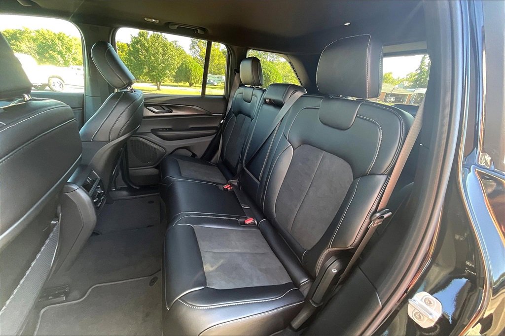 New 2025 Jeep Grand Cherokee Altitude image 10