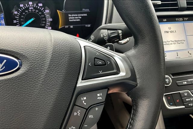 Used 2017 Ford Fusion SE w/ Fusion SE Technology Package image 12