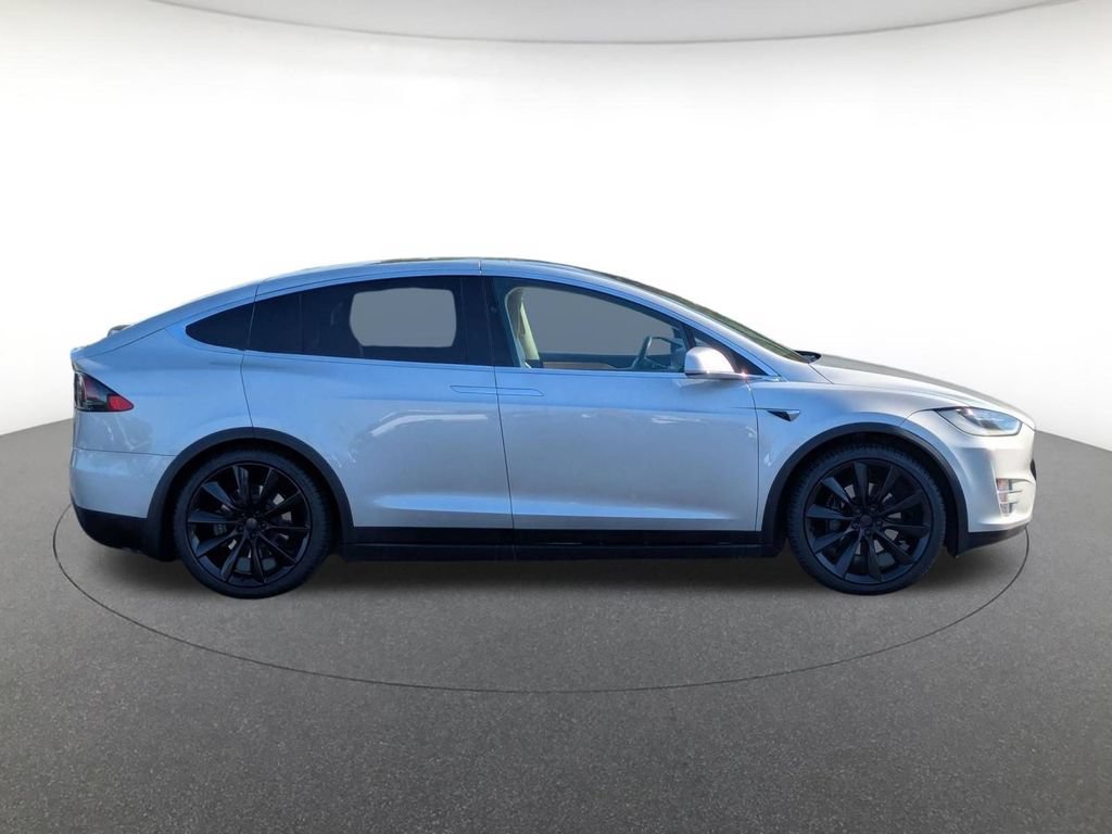 Used 2018 Tesla Model X 75D AWD/4WD image 4