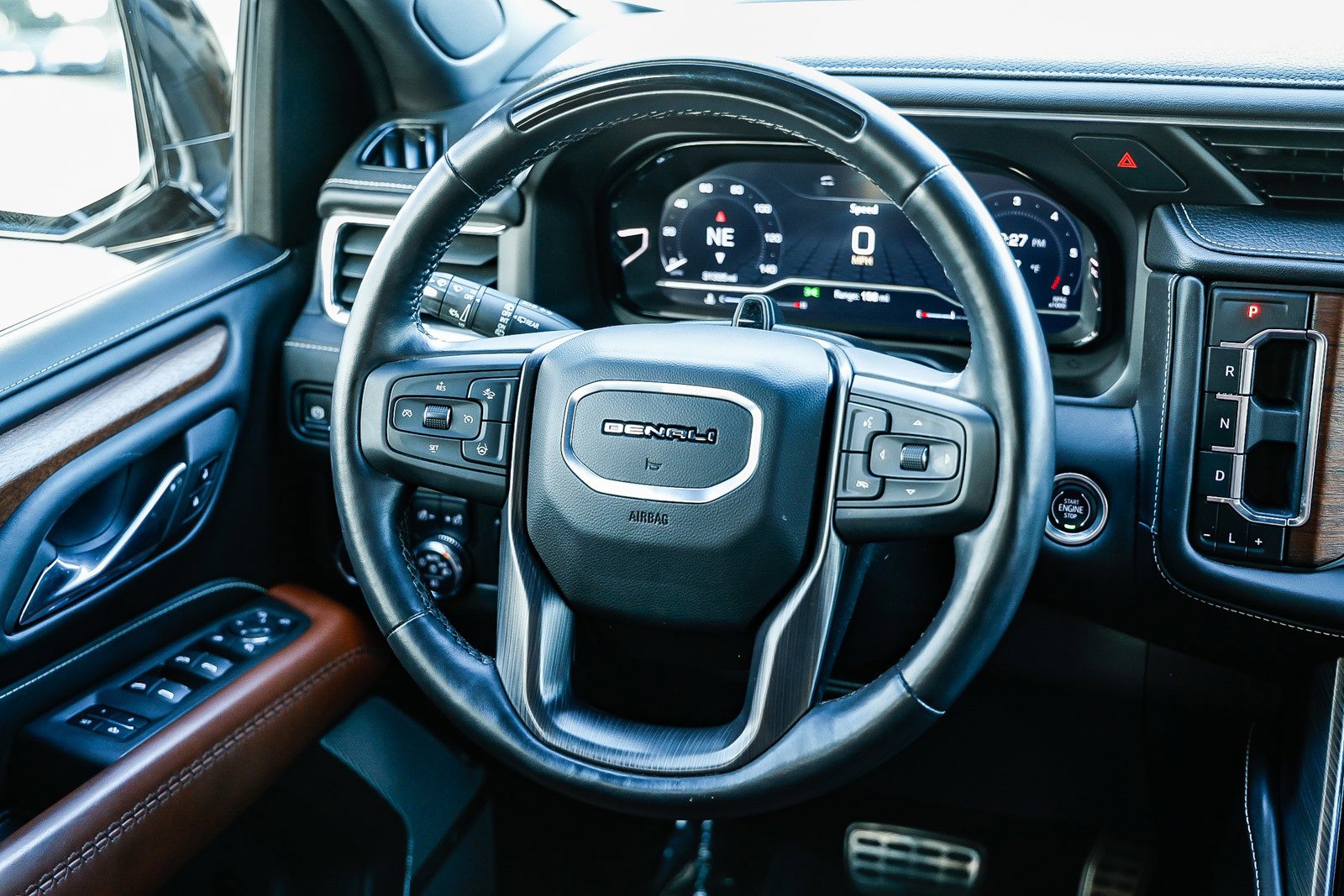 Used 2024 GMC Yukon XL Denali Ultimate image 13