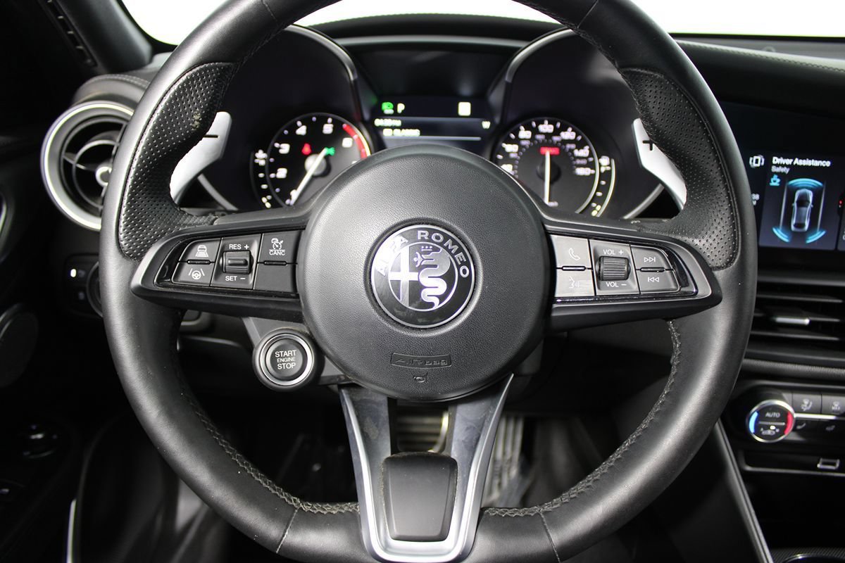 Used 2023 Alfa Romeo Giulia Veloce RWD image 17