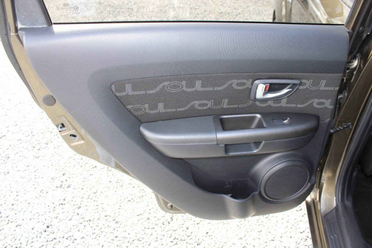 Used 2012 Kia Soul + image 21