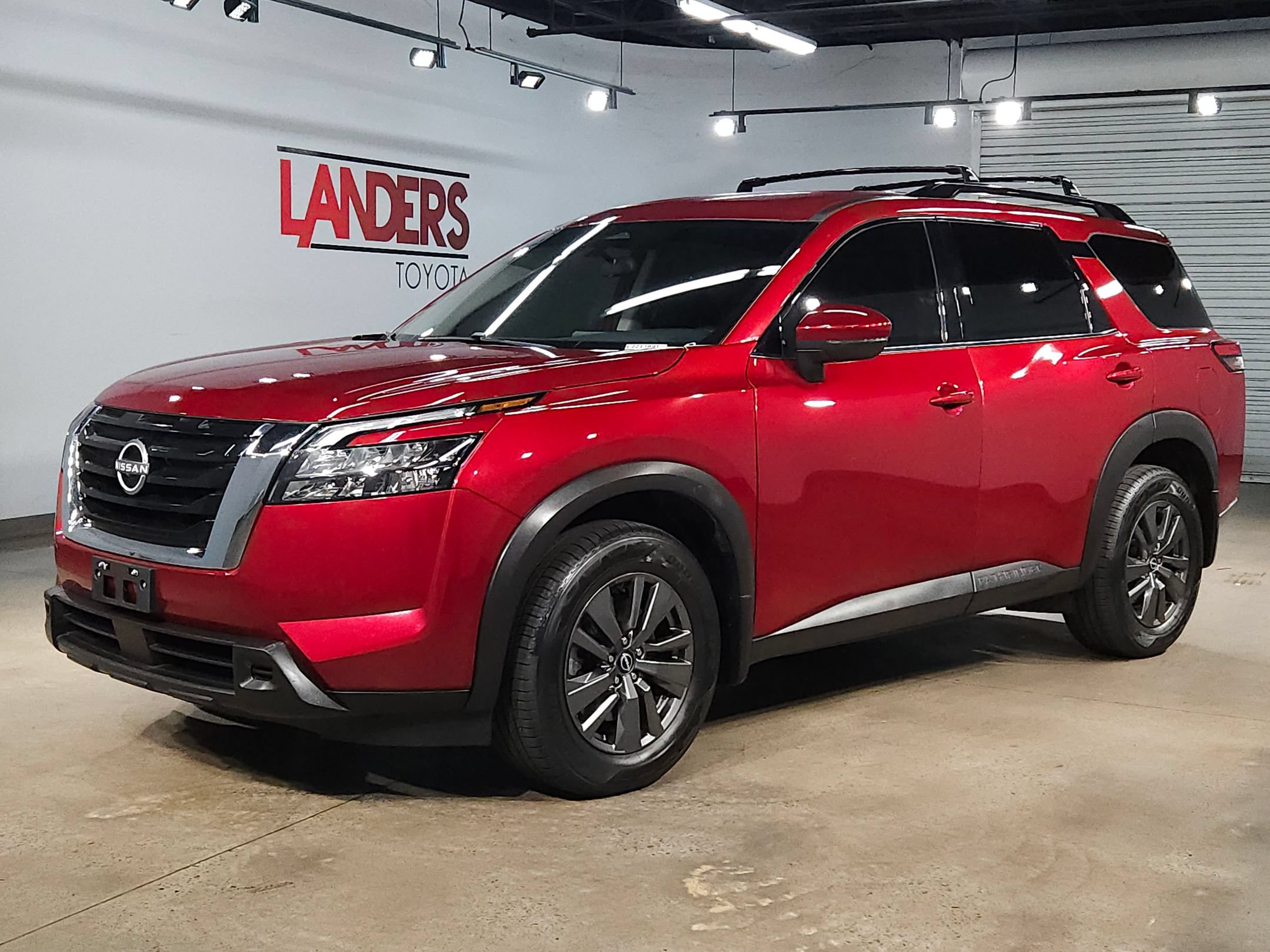 Used 2023 Nissan Pathfinder SV AWD/4WD image 3