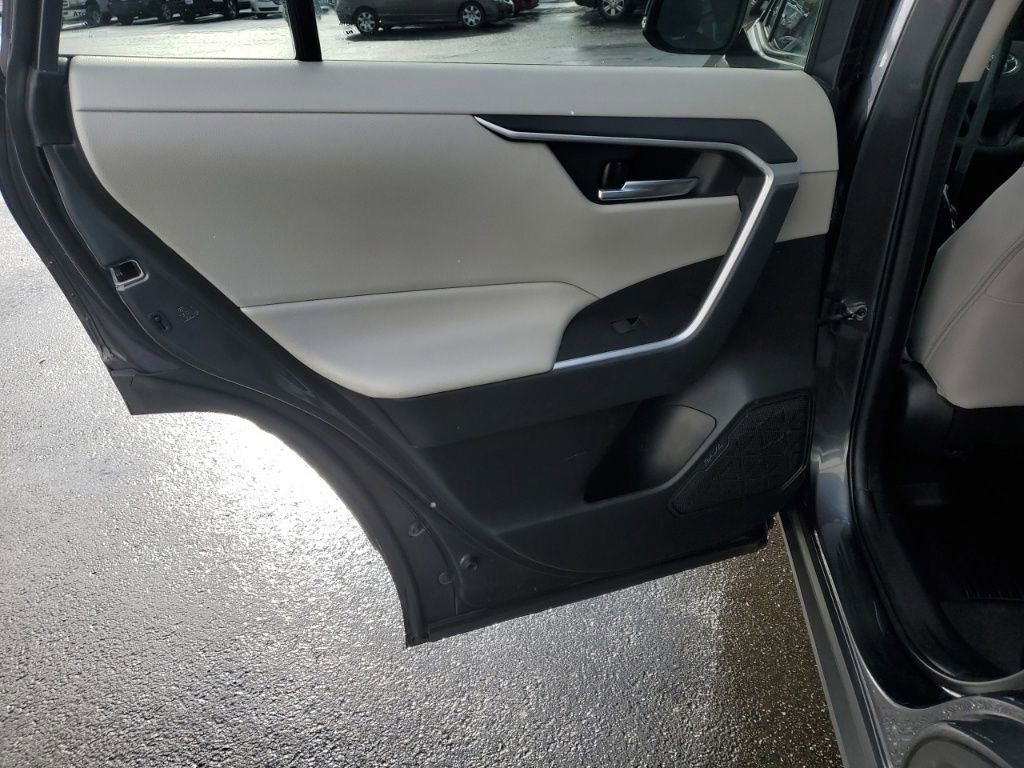 Used 2021 Toyota RAV4 XLE image 27