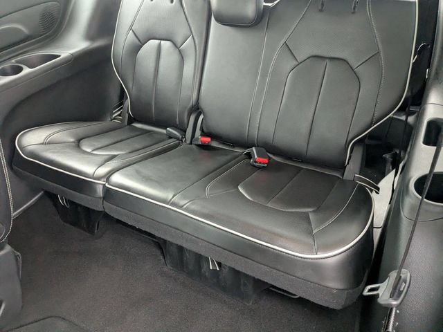 Used 2025 Chrysler Pacifica Limited FWD image 21