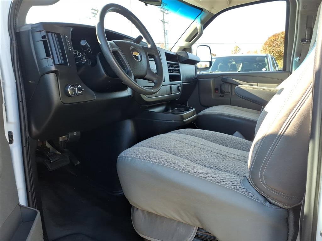 Used 2017 Chevrolet Express 2500 image 8