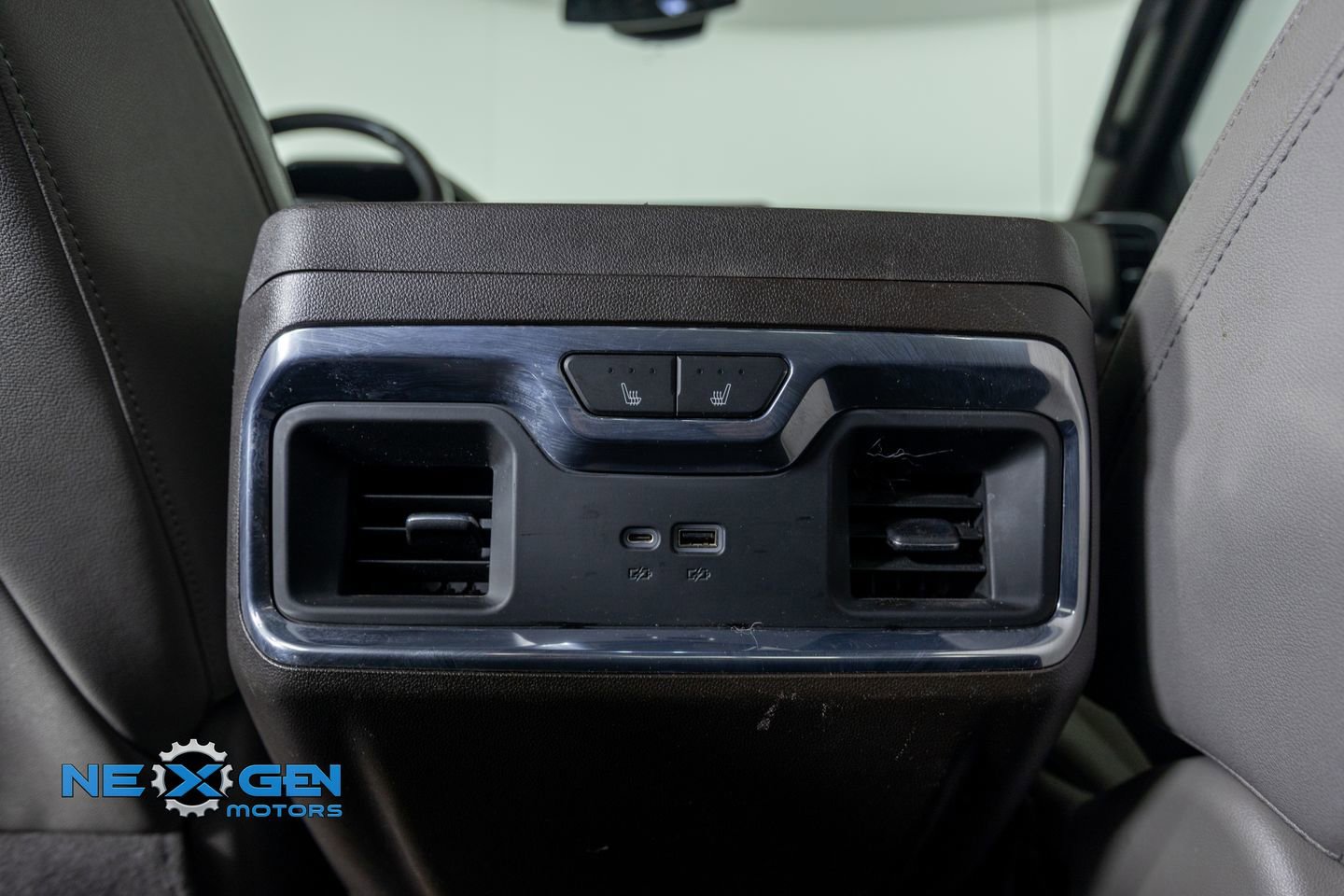 Used 2023 GMC Sierra 1500 SLT AWD/4WD image 29