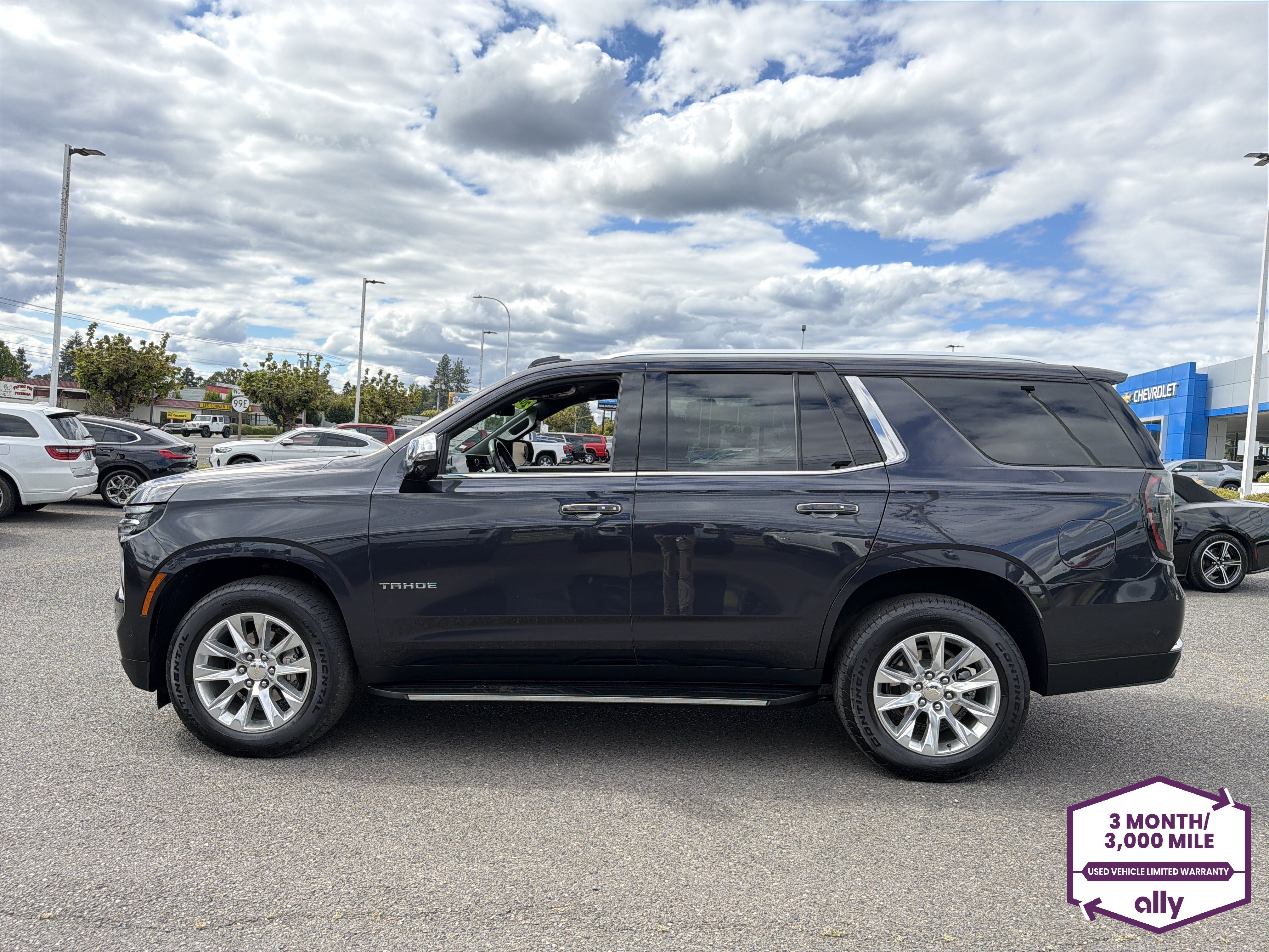 Used 2025 Chevrolet Tahoe Premier AWD/4WD image 2