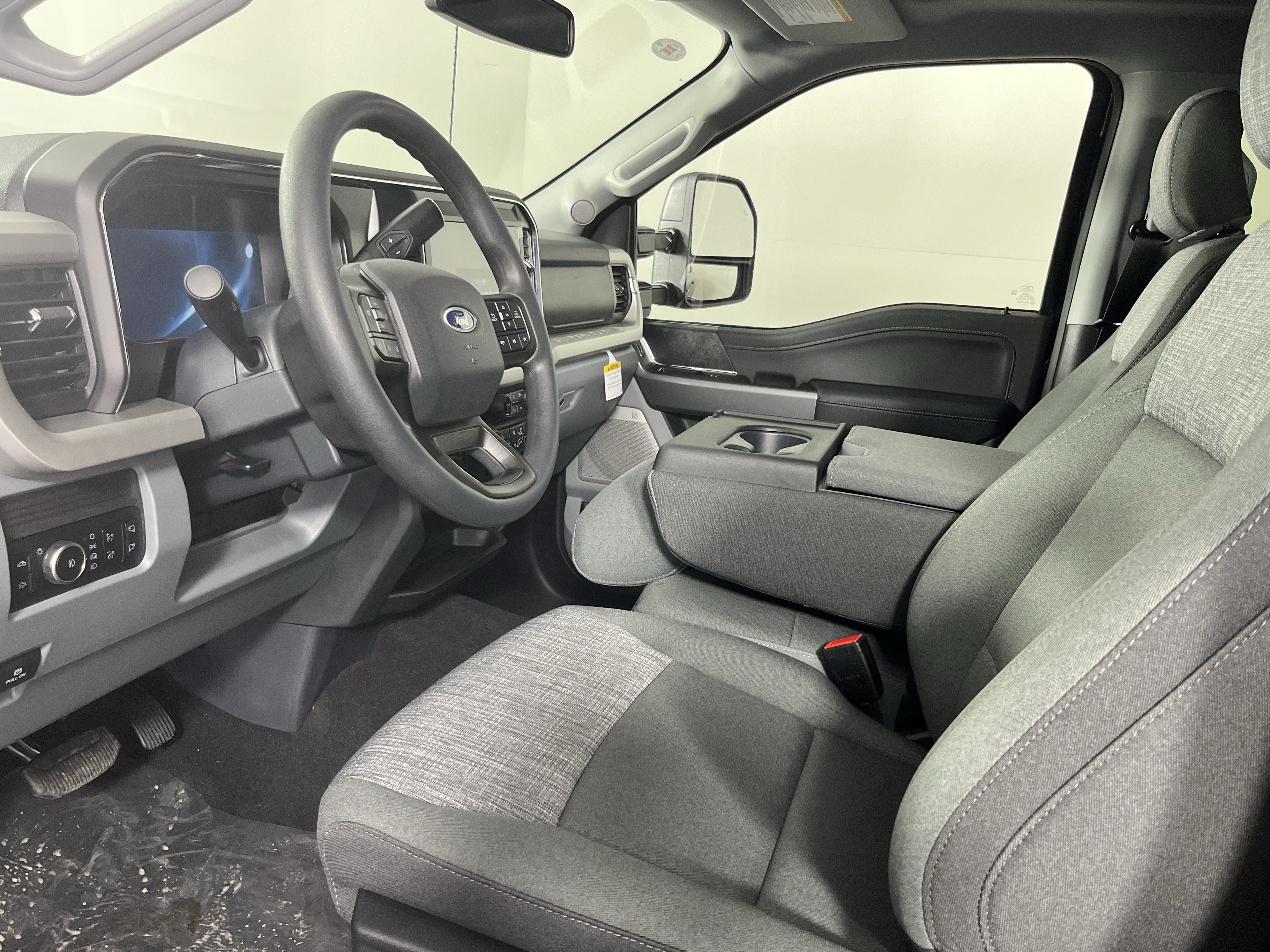 New 2026 Ford F250 XLT w/ XLT Premium Package AWD/4WD image 9