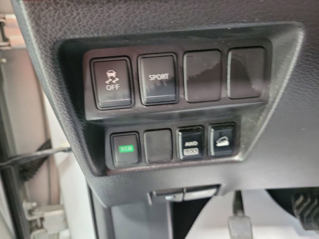 Used 2015 Nissan Rogue S image 40