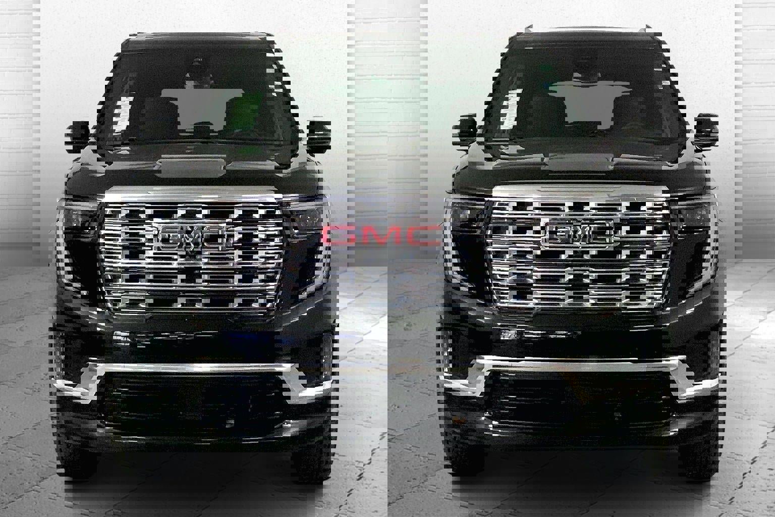 Used 2025 GMC Acadia Denali w/ LPO, Floor Liner Package image 2