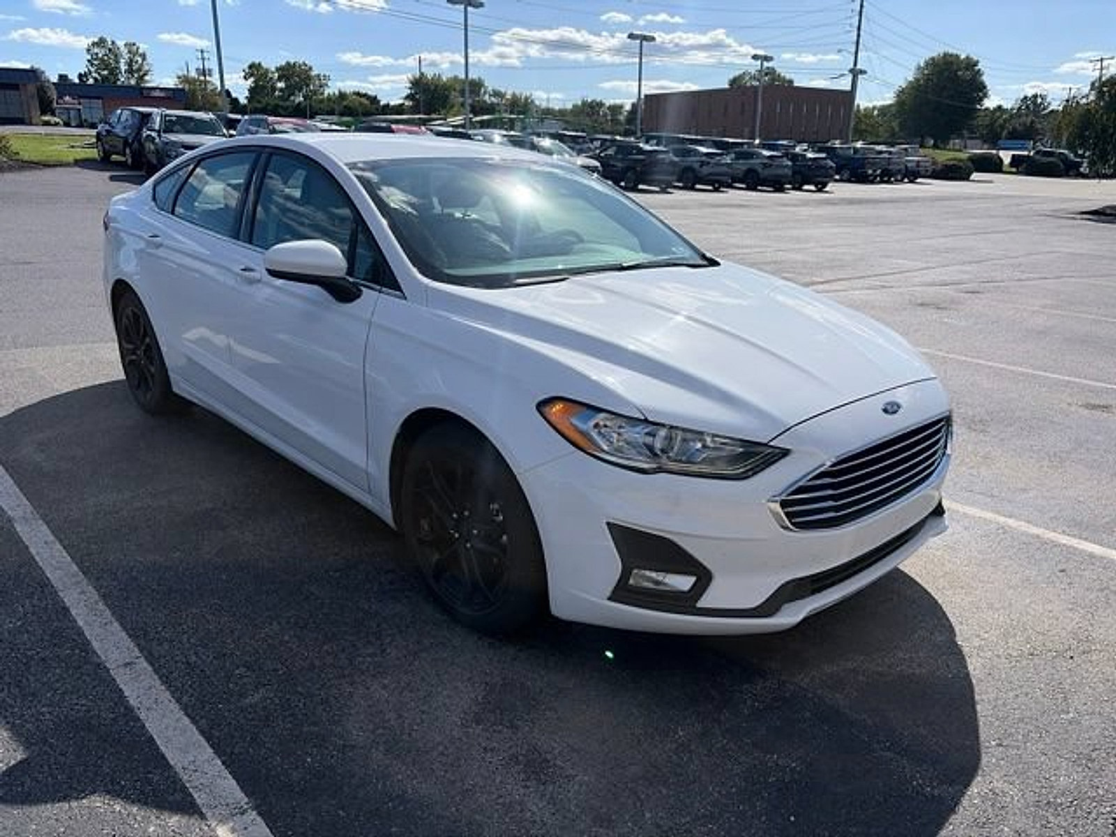 Used 2020 Ford Fusion SE w/ Equipment Group 151A FWD image 4