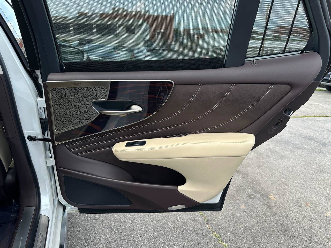 Used 2018 Lexus LS 500h AWD w/ Luxury Package image 36