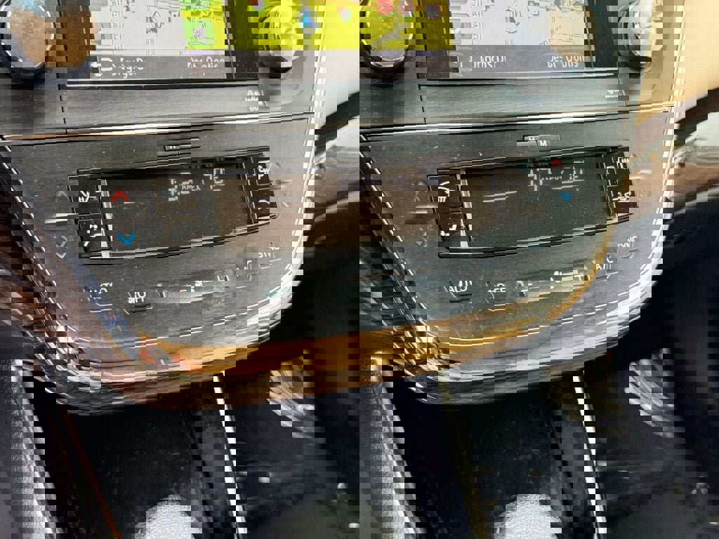 Used 2014 Toyota Avalon Limited image 24