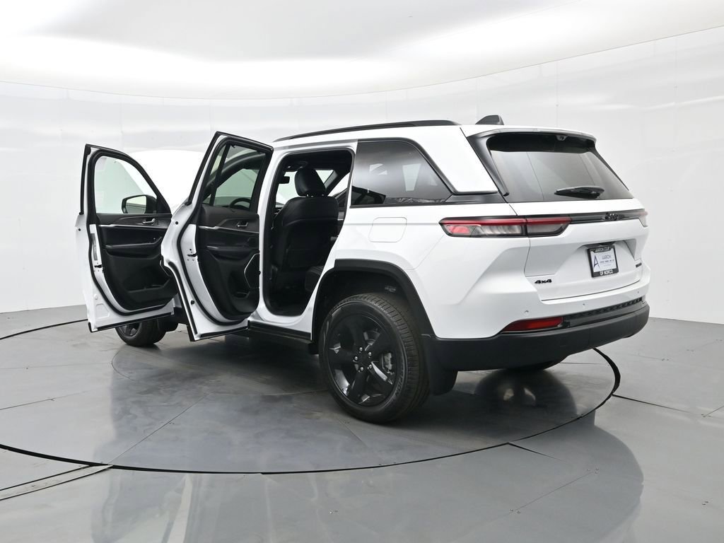 New 2025 Jeep Grand Cherokee Limited w/ Luxury Tech Group II image 40