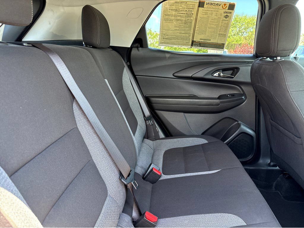 Used 2025 Chevrolet TrailBlazer LT AWD/4WD image 12