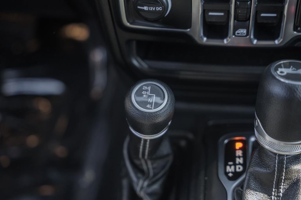 Used 2020 Jeep Wrangler Unlimited Sahara image 28