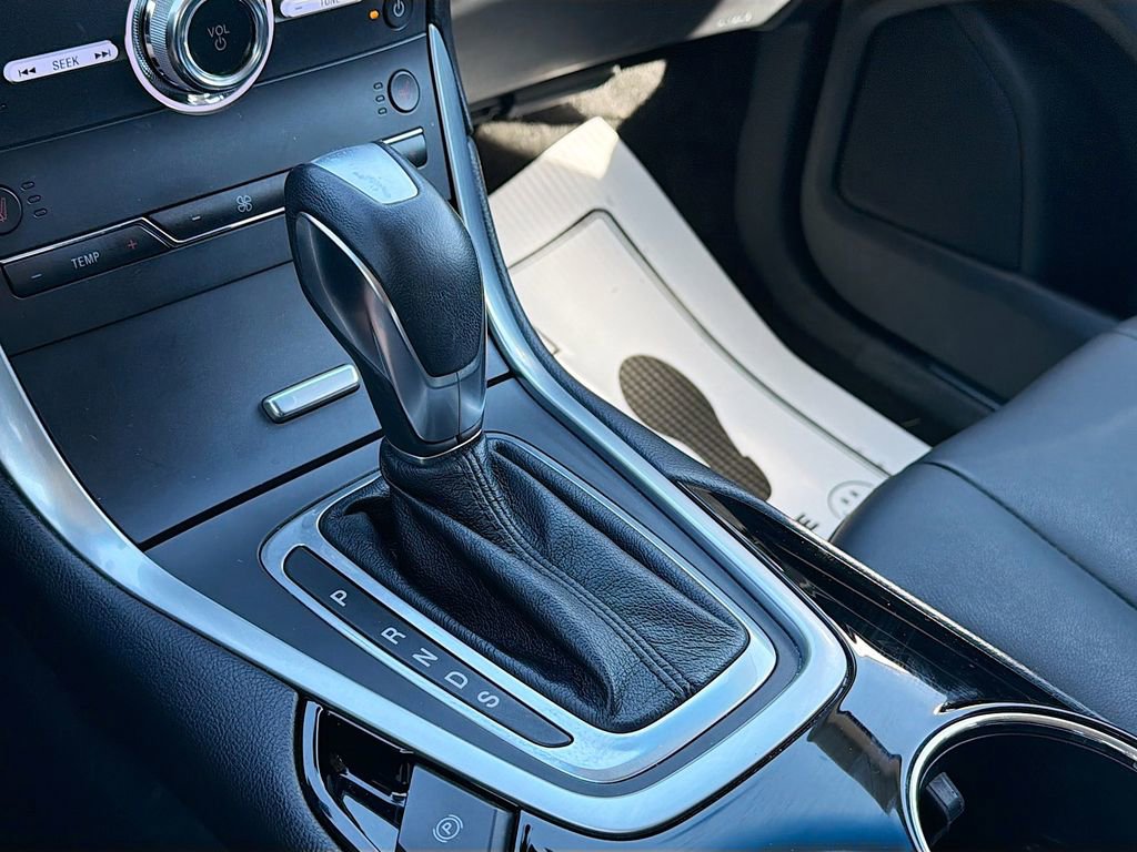 Used 2018 Ford Edge Titanium w/ Cold Weather Package FWD image 18
