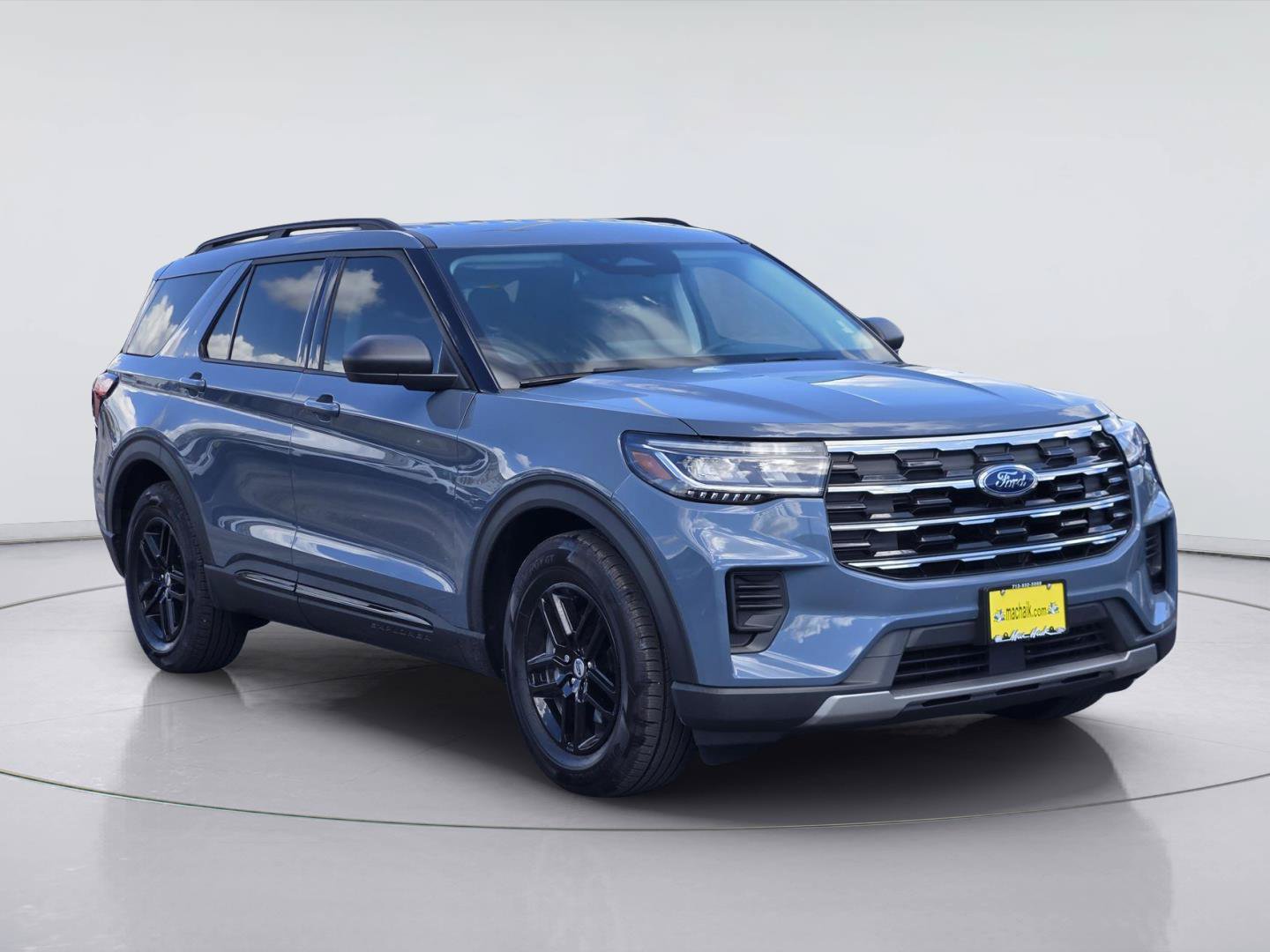 Used 2026 Ford Explorer Active RWD image 3