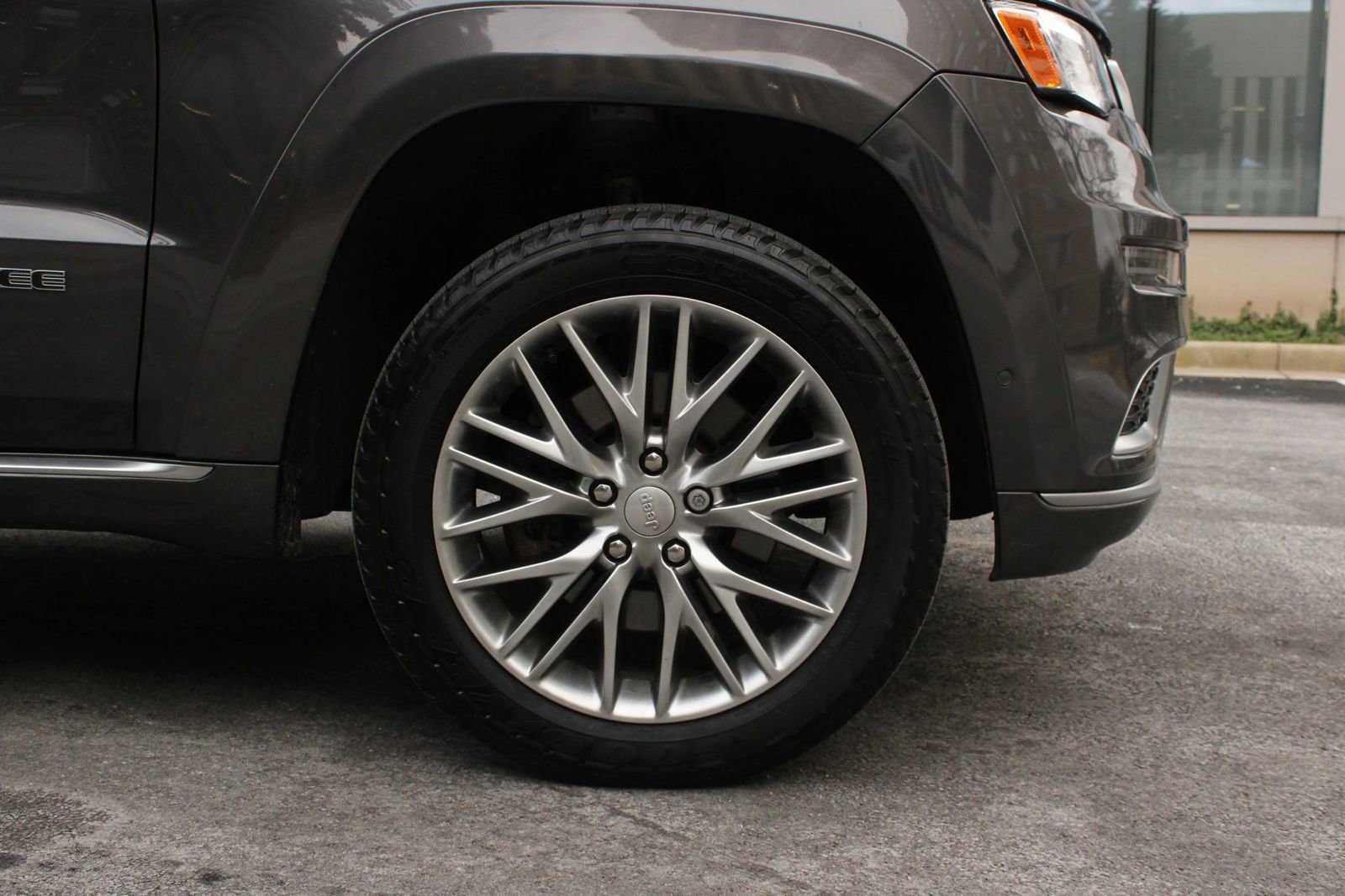 Used 2017 Jeep Grand Cherokee Summit AWD/4WD image 4