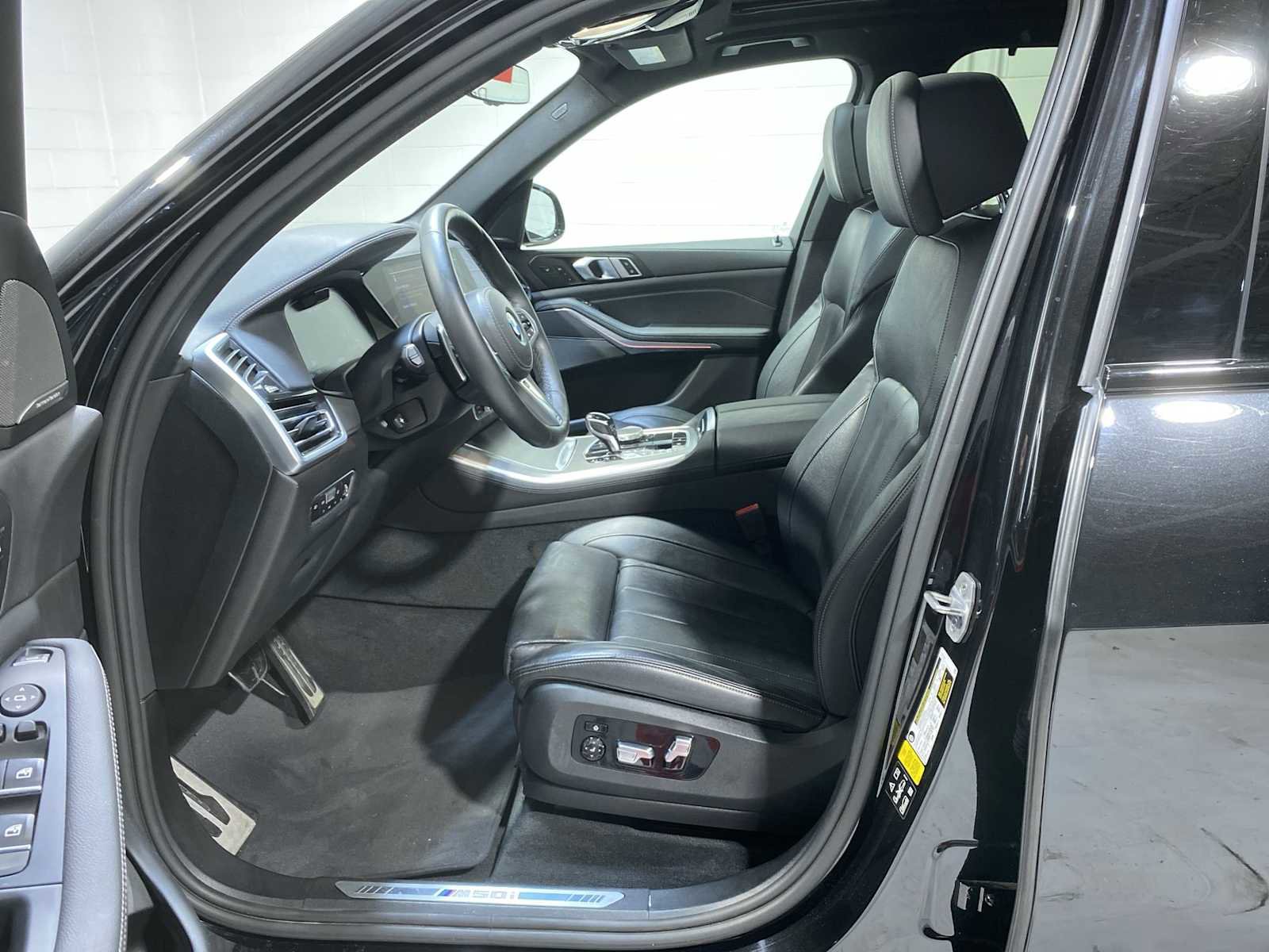 Used 2020 BMW X5 M50i image 2