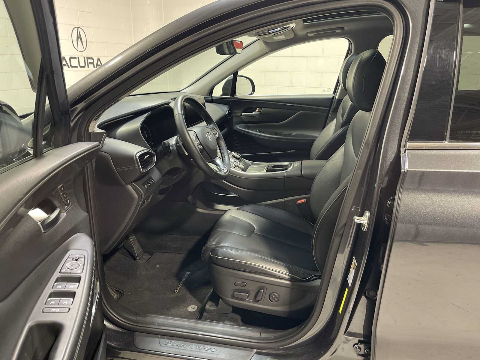 Used 2022 Hyundai Santa Fe Limited AWD/4WD image 2