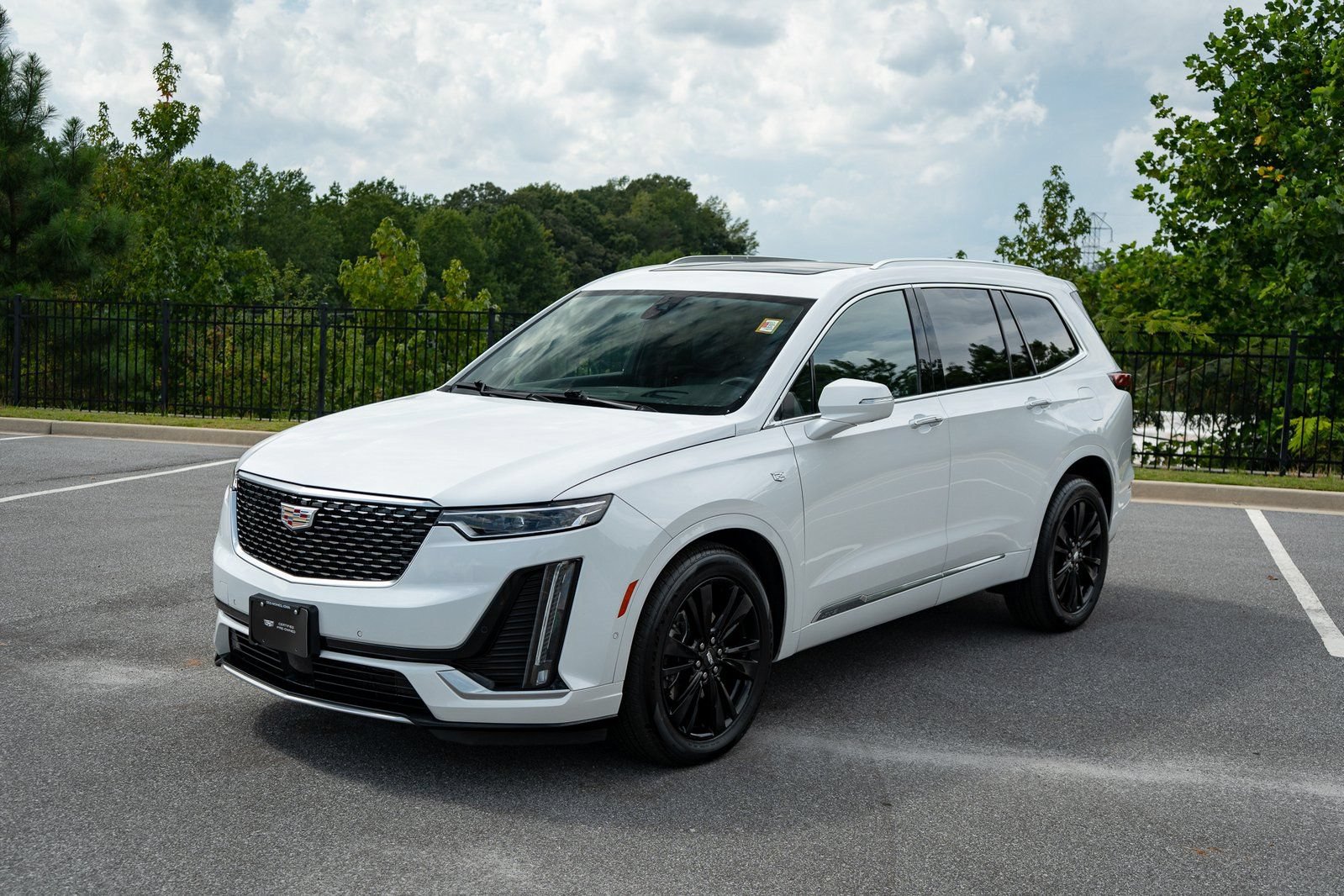 Used 2024 Cadillac XT6 Premium Luxury w/ Platinum Package AWD/4WD image 3