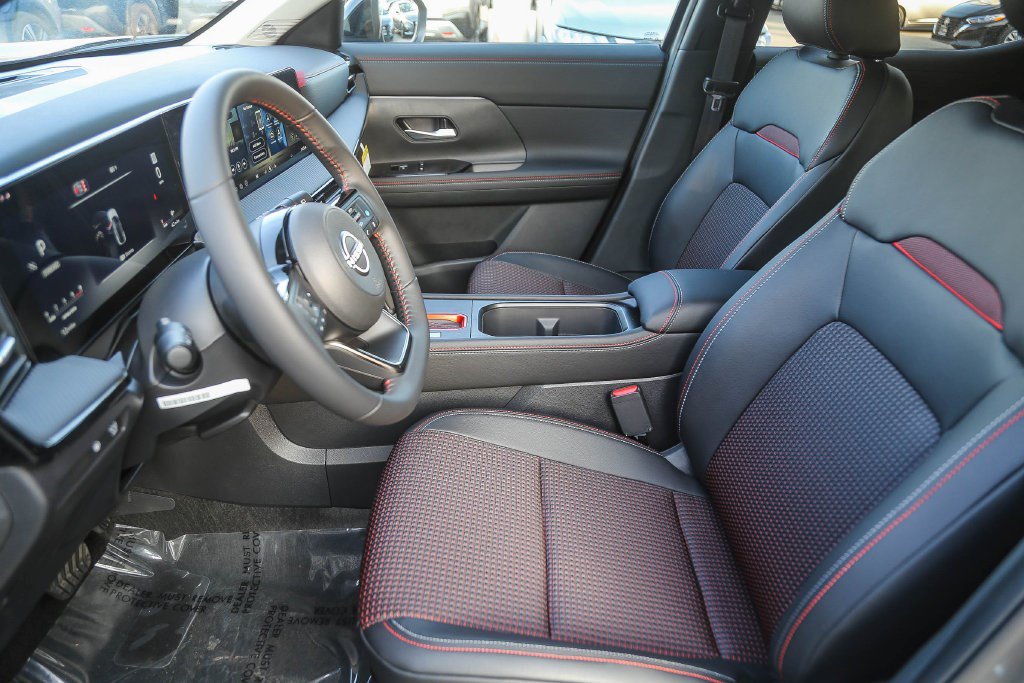 New 2026 Nissan Kicks SR w/ Cold Weather Package FWD image 18
