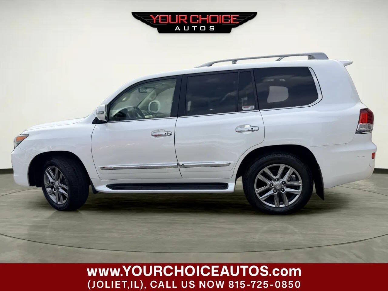 Used 2013 Lexus LX 570 4WD w/ Luxury Pkg image 2