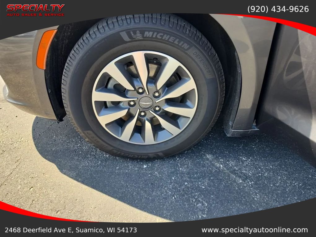 Used 2021 Chrysler Pacifica Touring w/ Cold Weather Group FWD image 37