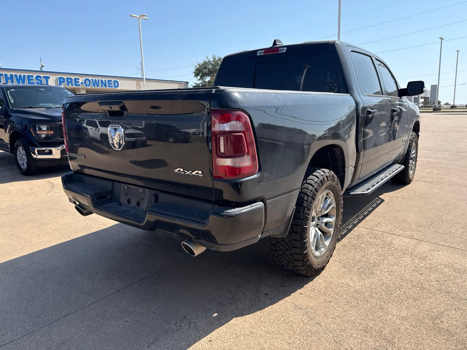 Used 2024 RAM 1500 Laramie AWD/4WD image 7