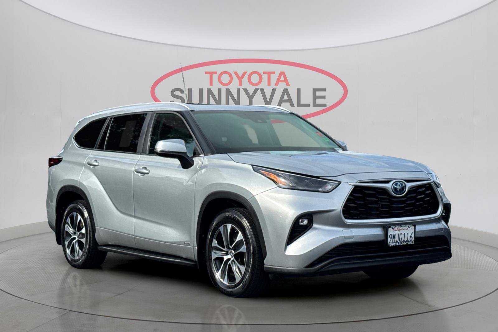 Used 2024 Toyota Highlander XLE AWD/4WD image 10