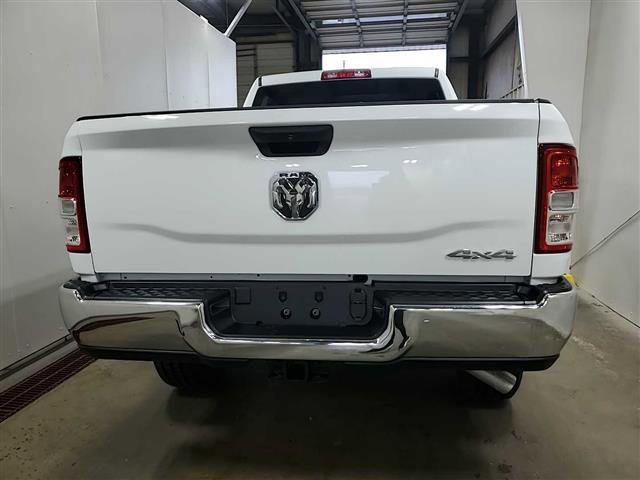 Used 2024 RAM 2500 Tradesman w/ Chrome Appearance Group image 5