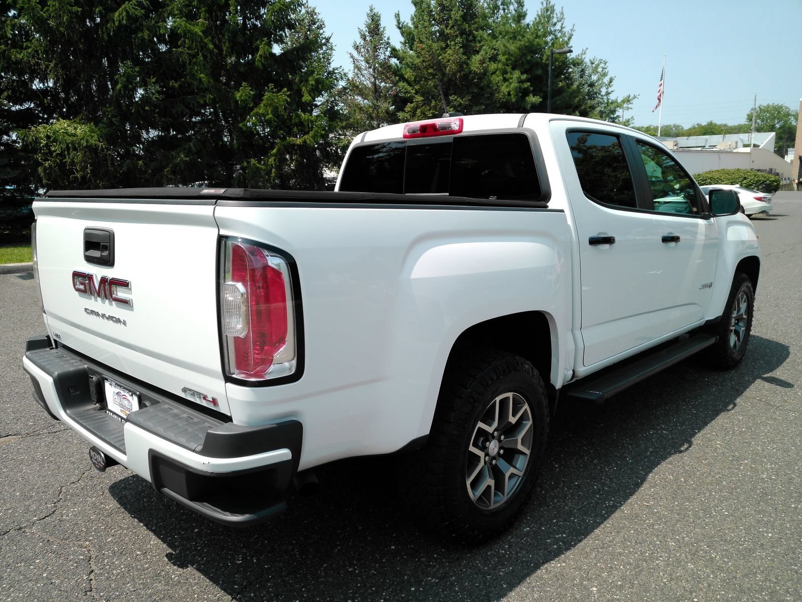 Certified 2022 GMC Canyon AT4 w/ Trailering Package AWD/4WD image 6