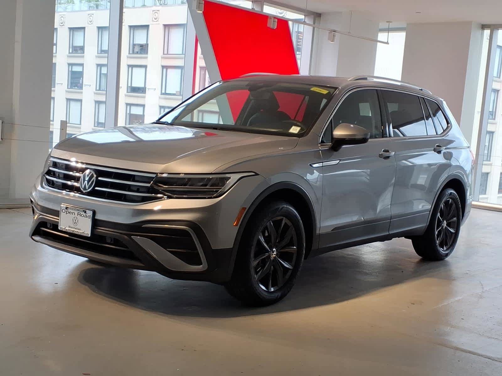Used 2022 Volkswagen Tiguan SE AWD/4WD image 1