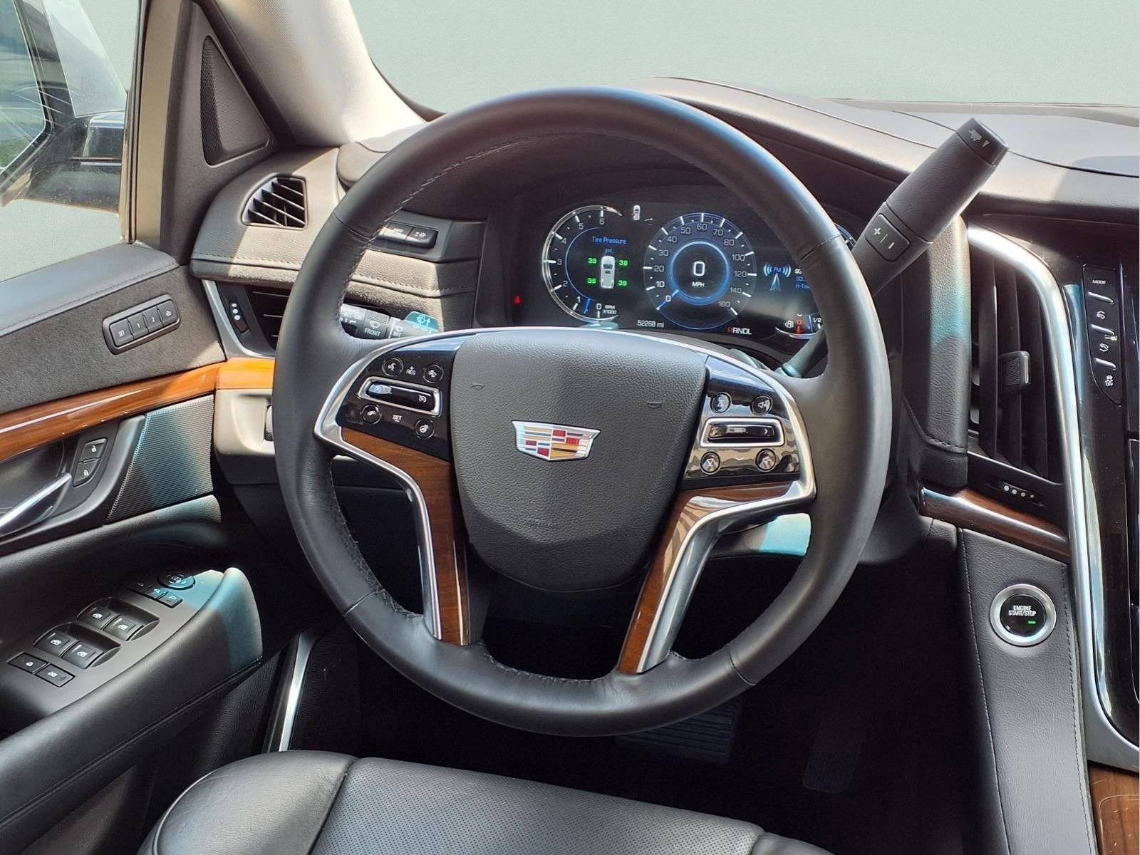 Used 2020 Cadillac Escalade Premium Luxury w/ Escalade Sport Edition AWD/4WD image 15
