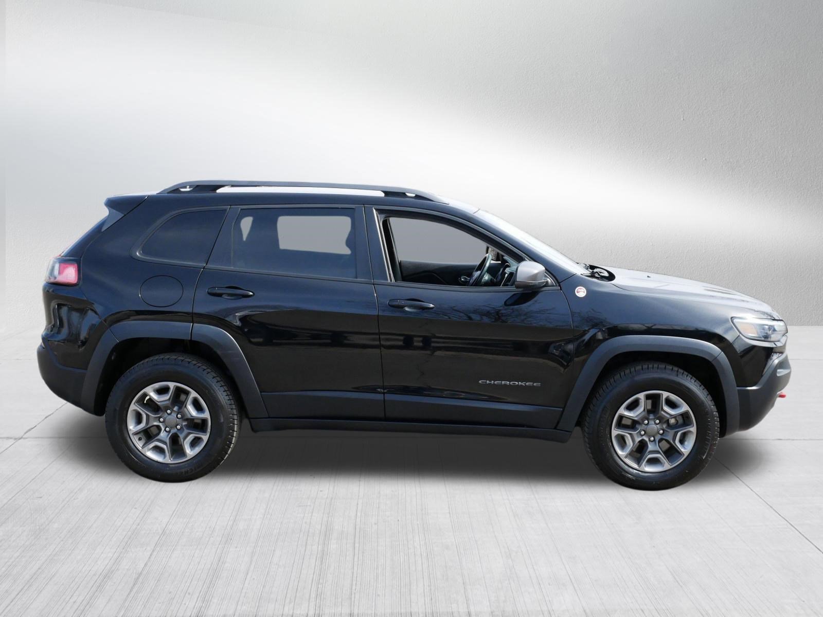 Used 2019 Jeep Cherokee Trailhawk w/ Cold Weather Group image 8